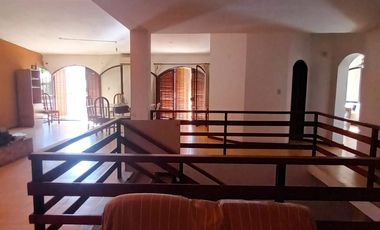 SE VENDE HERMOSA CASA -3 DORM, PISCINA Y DEP-CALLE ROQUE FUNES 1400, CBA.-