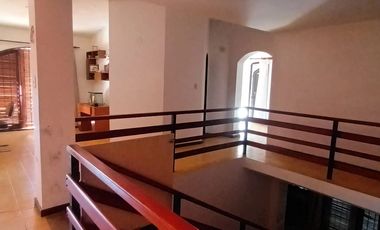 SE VENDE HERMOSA CASA -3 DORM, PISCINA Y DEP-CALLE ROQUE FUNES 1400, CBA.-