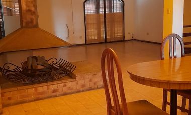 SE VENDE HERMOSA CASA -3 DORM, PISCINA Y DEP-CALLE ROQUE FUNES 1400, CBA.-
