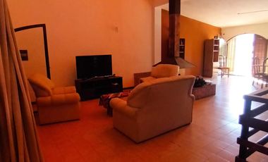 SE VENDE HERMOSA CASA -3 DORM, PISCINA Y DEP-CALLE ROQUE FUNES 1400, CBA.-