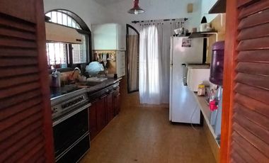 SE VENDE HERMOSA CASA -3 DORM, PISCINA Y DEP-CALLE ROQUE FUNES 1400, CBA.-