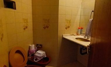 SE VENDE HERMOSA CASA -3 DORM, PISCINA Y DEP-CALLE ROQUE FUNES 1400, CBA.-