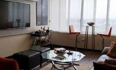 Suite amoblada de venta en Torres Colón, 1 parqueo, Norte de Guayaquil.