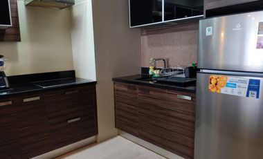 Suite amoblada de venta en Torres Colón, 1 parqueo, Norte de Guayaquil.