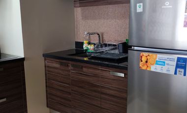 Suite amoblada de venta en Torres Colón, 1 parqueo, Norte de Guayaquil.
