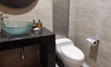 Suite amoblada de venta en Torres Colón, 1 parqueo, Norte de Guayaquil.