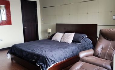 Suite amoblada de venta en Torres Colón, 1 parqueo, Norte de Guayaquil.