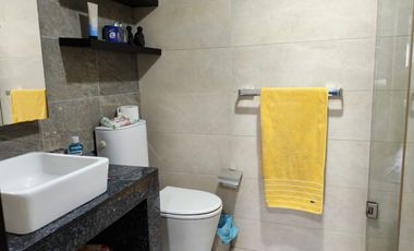 Suite amoblada de venta en Torres Colón, 1 parqueo, Norte de Guayaquil.