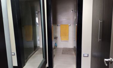 Suite amoblada de venta en Torres Colón, 1 parqueo, Norte de Guayaquil.