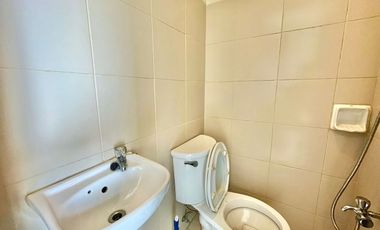 ONE CENTRAL, Makati: 2BR For Sale, 106 sqm, Furnished, 1 parking, P15.5M only!