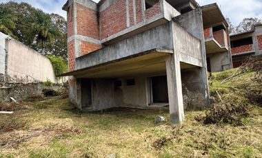 Casa en venta frente a Fraccionamiento La Orduña- 2,500 m2 de Terreno