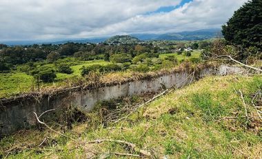 Casa en venta frente a Fraccionamiento La Orduña- 2,500 m2 de Terreno