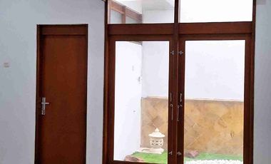 Dijual Rumah Luas Cantik 2 Lantai SHM Dekat Pintu Tol Pondok Indah Jakarta Selatan