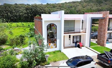 CASA EN RENTA LA VITELA PATZCUARO  NUEVA 4 RECAMARAS