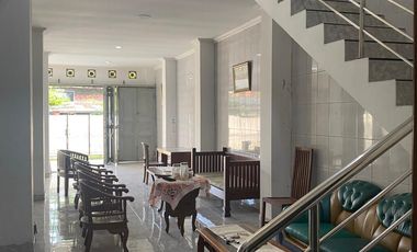 Dijual rumah dan ruko 2 lantai lokasi strategis di tengah kota Yogyakarta ( Pas Perempatan Jl. Babaran dan Jl. Glagahsari)