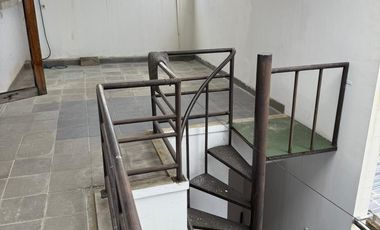 Disewa Rumah 3 Lantai Semi Furnished Siap Huni Lokasi di Batununggal Bandung