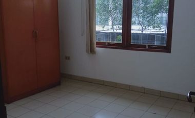 Disewa Rumah 3 Lantai Semi Furnished Siap Huni Lokasi di Batununggal Bandung