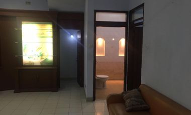 Disewa Rumah 3 Lantai Semi Furnished Siap Huni Lokasi di Batununggal Bandung