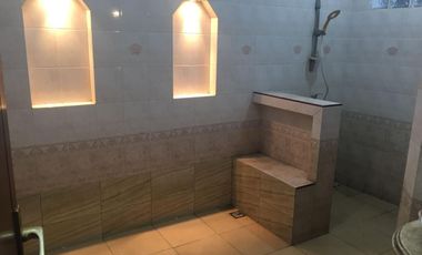 Disewa Rumah 3 Lantai Semi Furnished Siap Huni Lokasi di Batununggal Bandung