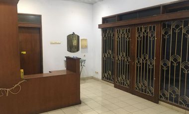 Disewa Rumah 3 Lantai Semi Furnished Siap Huni Lokasi di Batununggal Bandung