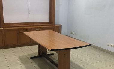 Disewa Rumah 3 Lantai Semi Furnished Siap Huni Lokasi di Batununggal Bandung