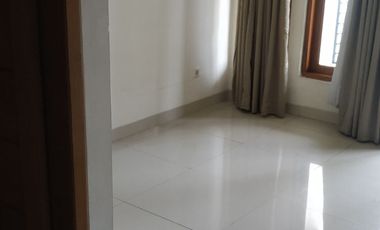 Disewajan Rumah tinggal 4+1 kt di GRIYA LOKA, BSD - dekat stasiun dan akses tol