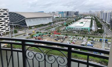 BALCONY CONDO WITH CITY VIEW | SMART TV + NETFLIX | WI-FI READY | BALMORAL PLACE