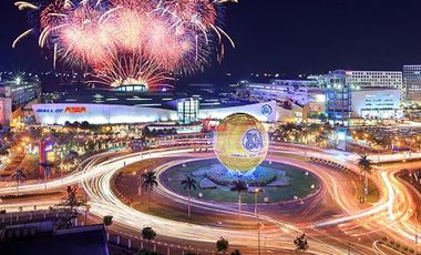 BALCONY CONDO WITH CITY VIEW | SMART TV + NETFLIX | WI-FI READY | BALMORAL PLACE