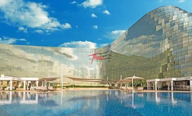 BALCONY CONDO WITH CITY VIEW | SMART TV + NETFLIX | WI-FI READY | BALMORAL PLACE