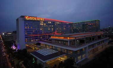 BALCONY CONDO WITH CITY VIEW | SMART TV + NETFLIX | WI-FI READY | BALMORAL PLACE