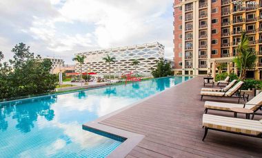 BALCONY CONDO WITH CITY VIEW | SMART TV + NETFLIX | WI-FI READY | BALMORAL PLACE