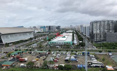 BALCONY CONDO WITH CITY VIEW | SMART TV + NETFLIX | WI-FI READY | BALMORAL PLACE