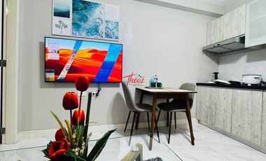 BALCONY CONDO WITH CITY VIEW | SMART TV + NETFLIX | WI-FI READY | BALMORAL PLACE