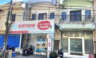 FOR SALE – 3-STOREY SHOP-HOUSE (RUKO) – STRATEGIC LOCATION, SESATAN, DENPASAR