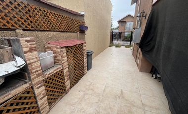 Casa Sólida De Dos Pisos, Villa Portal Del Abrazo, Maipú.