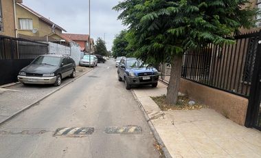 Casa Sólida De Dos Pisos, Villa Portal Del Abrazo, Maipú.