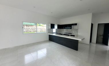 CASA CON ALBERCA EN MORELOS