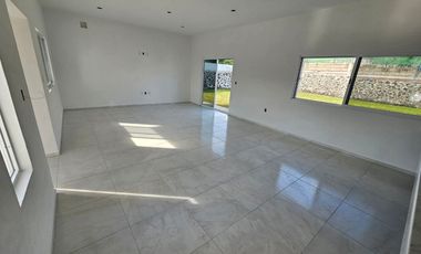 CASA CON ALBERCA EN MORELOS