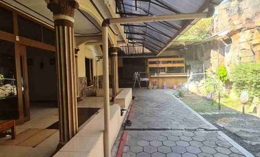 Rumah Lawas Strategis Hitung Tanah di Jalan Dr.rajiman Laweyan.