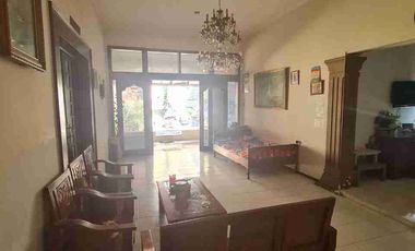 Rumah Lawas Strategis Hitung Tanah di Jalan Dr.rajiman Laweyan.