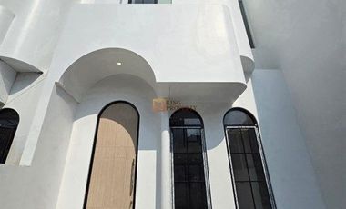 Rumah HOOK Little Santorini Citra Garden 2 – 2 Lantai + Mezzanine | Dekat Daan Mogot