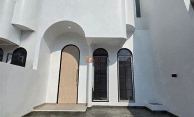 Rumah HOOK Little Santorini Citra Garden 2 – 2 Lantai + Mezzanine | Dekat Daan Mogot