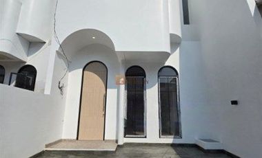 Rumah HOOK Little Santorini Citra Garden 2 – 2 Lantai + Mezzanine | Dekat Daan Mogot