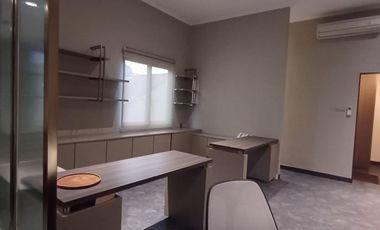 DISEWAKAN RUMAH DI AREA PREMIUM PAKUBUWONO