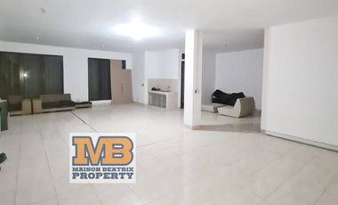 FOR RENT MINIMUM 2 YEARS COMMERCIAL BUILDING WITH 2 FACADE IN MANHATTAN THE GREEN BSD