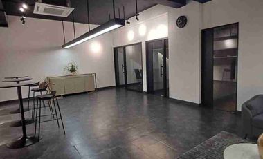 Bangunan rumah kantor mewah di Pakubuwono