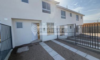 SE ARRIENDA CASA EN COSTA LAGUNA