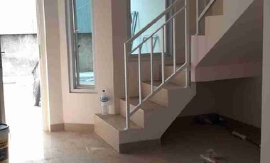 Jual cepat Rumah Murah 2 Lantai siap huni di pulo gadung Jakarta Timur lokasi strategis bebas banjir