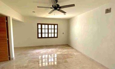 Casa de Lujo en La Ceiba | 1,610m² Terreno + Piscina + Golf