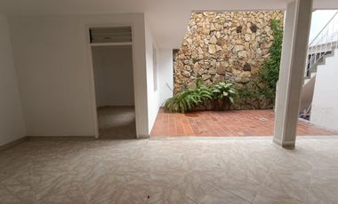 ARRIENDO CASA COMERCIAL EN LA AURORA